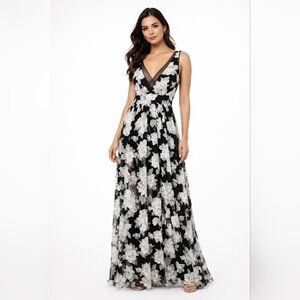 Vera Wang Black-White Floral Burnout Crepe Illusion Double V Gown with Side Zip